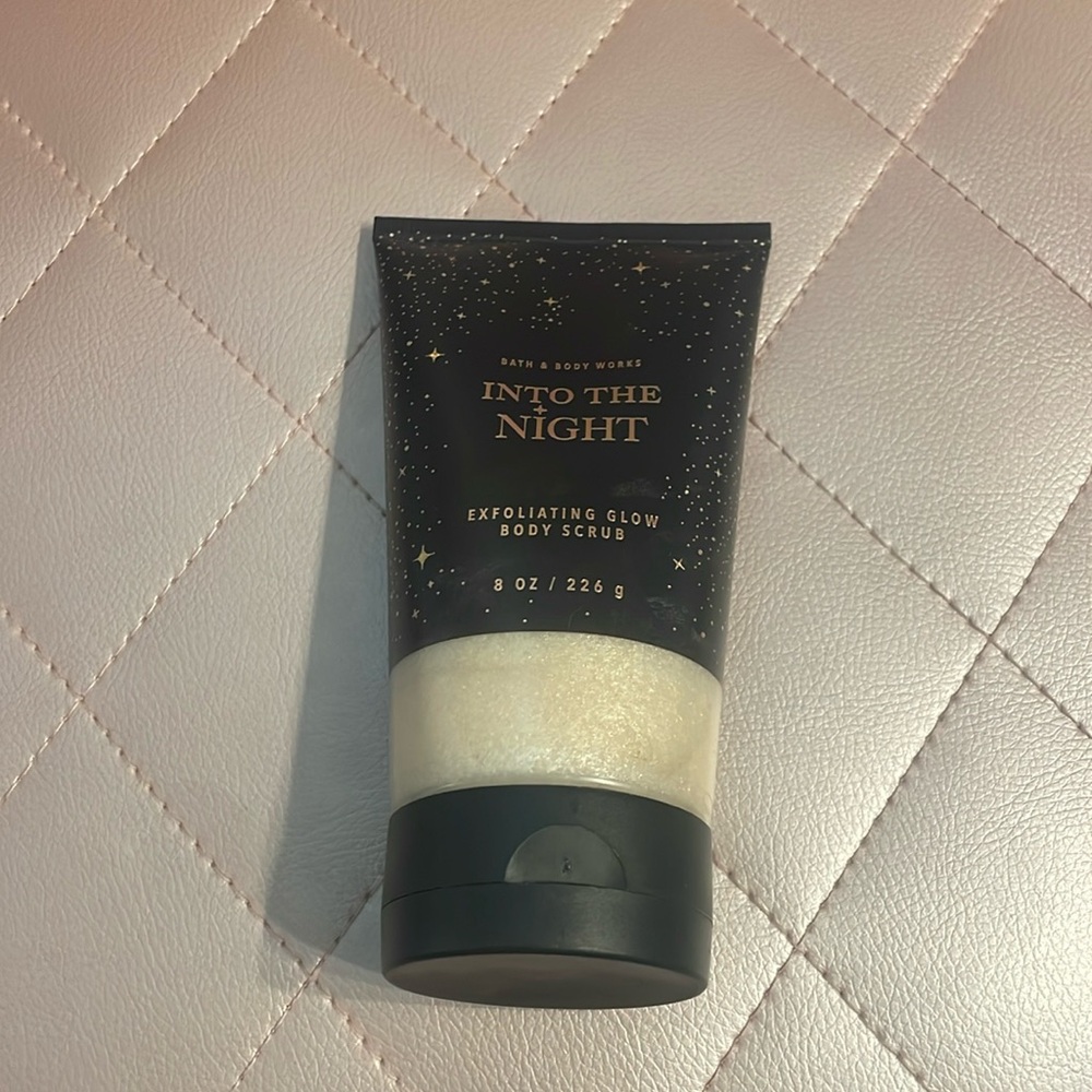 Bath and Body Works Into The Night Exfoliating Glow Body Scrub